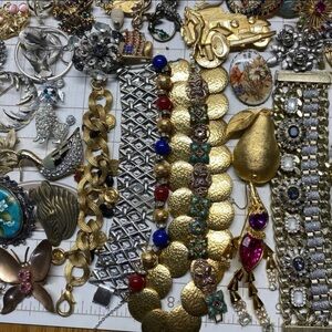 1 LB UNSEARCHED MYSTERY Jewelry LOT Wearable Necklaces Earrings Bracelets & MORE